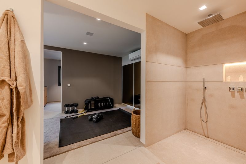 Walk-in rain shower