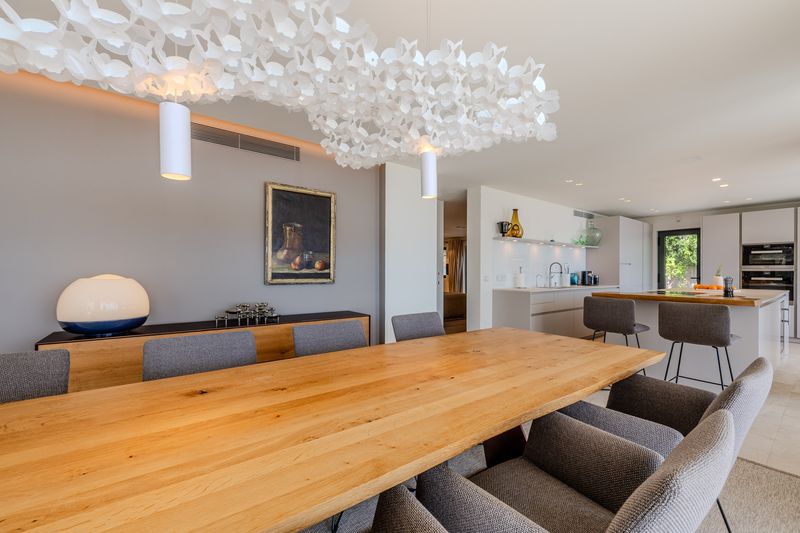 Dining table beneath sculptural bubble chandelier