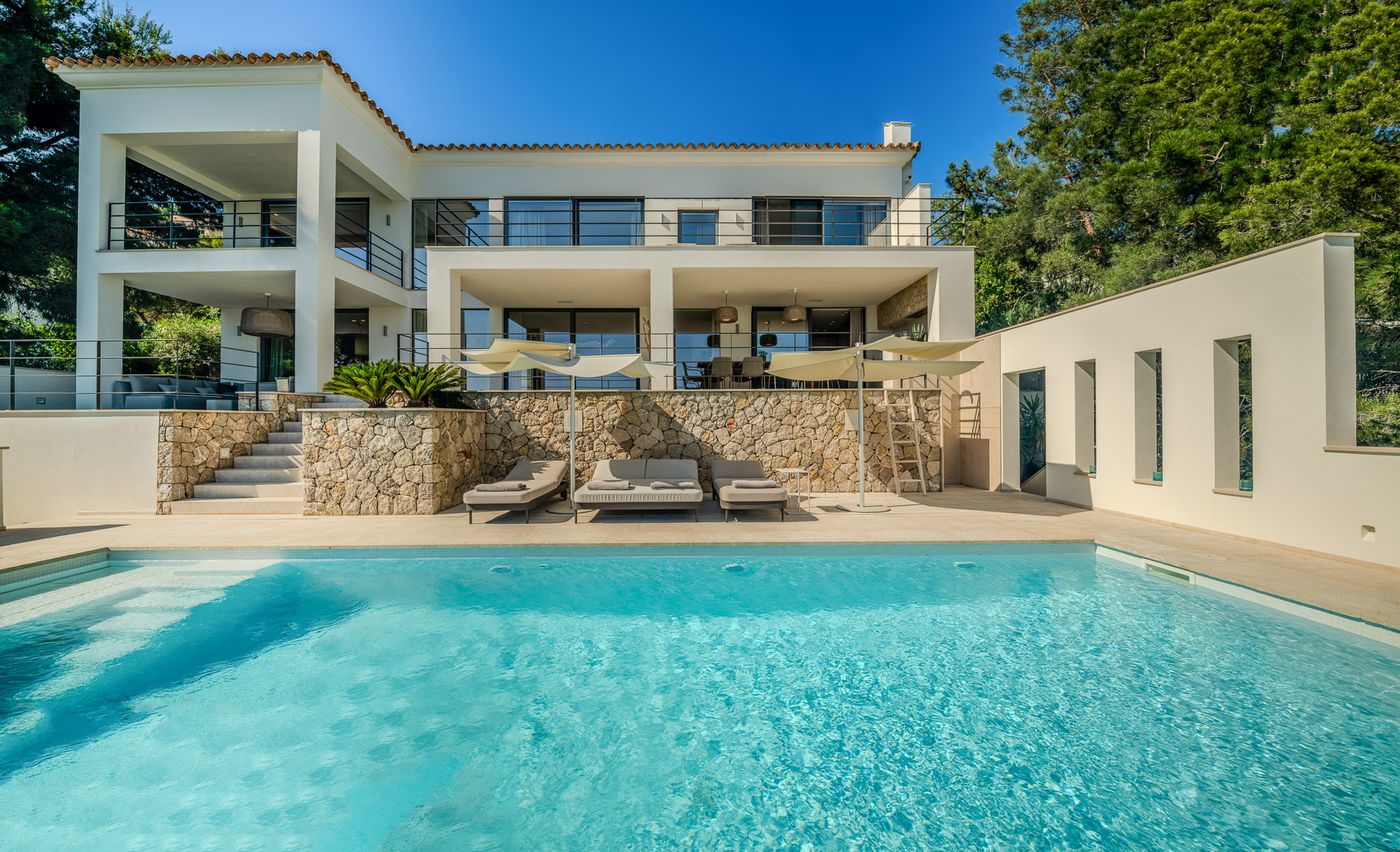 Heated infinity pool by day with turquoise water