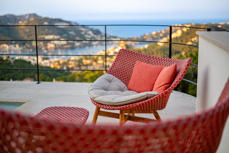 Covered terrace lounge by the pool